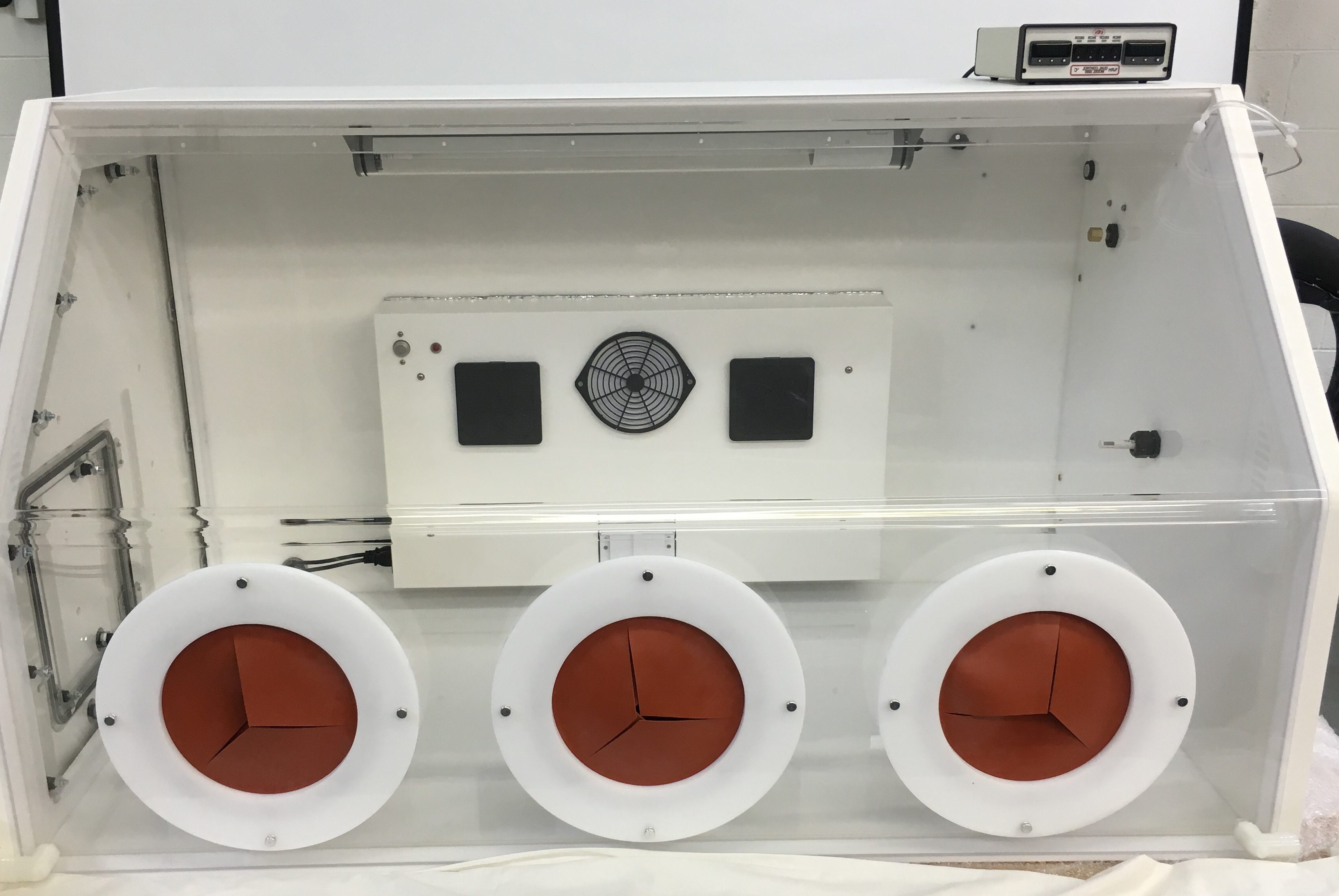 Model 5515 SubZero Environmental Glove Box ElectroTech Systems, Inc.