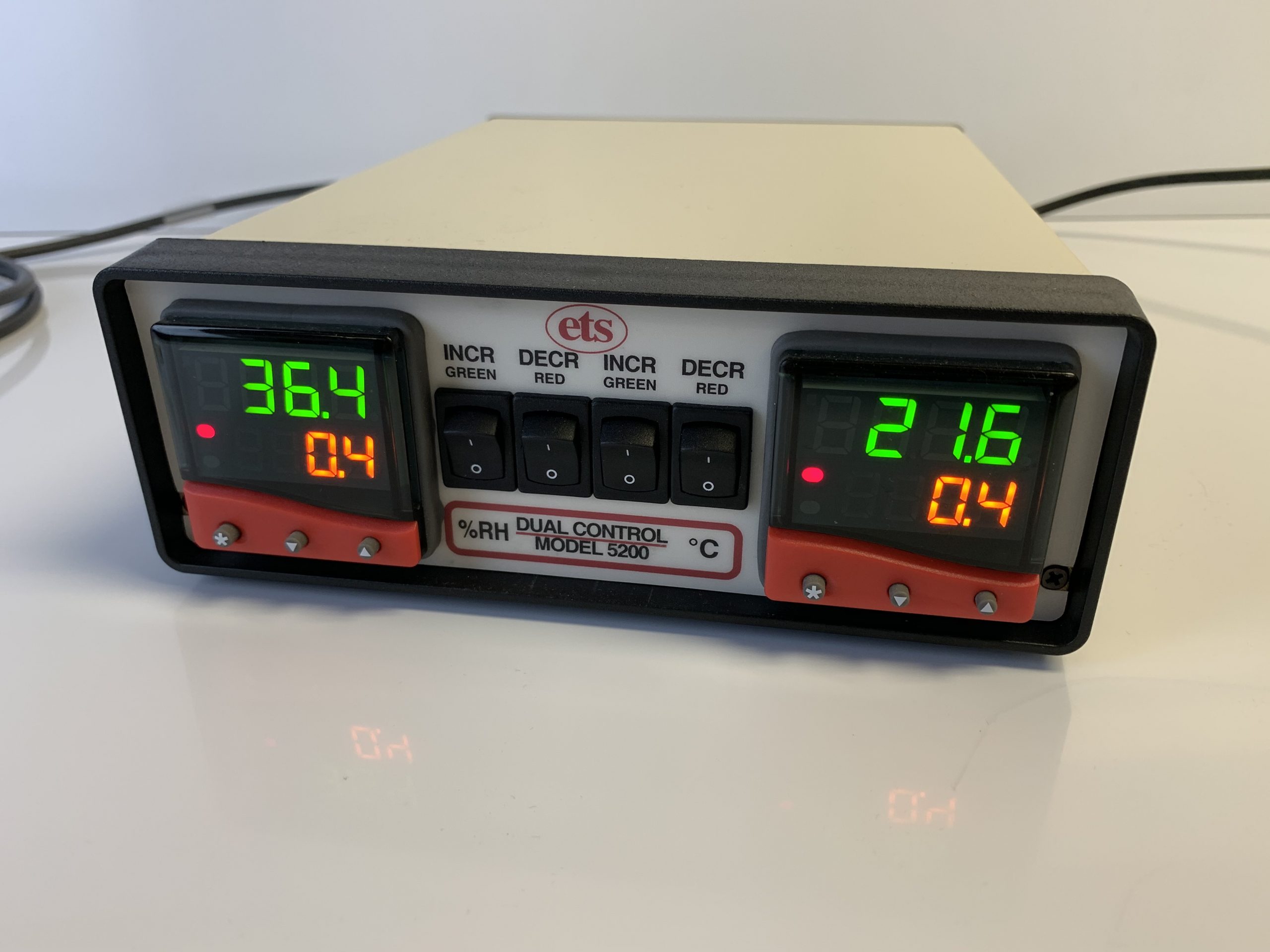 M 5000 Series – Temperature and Humidity Controllers