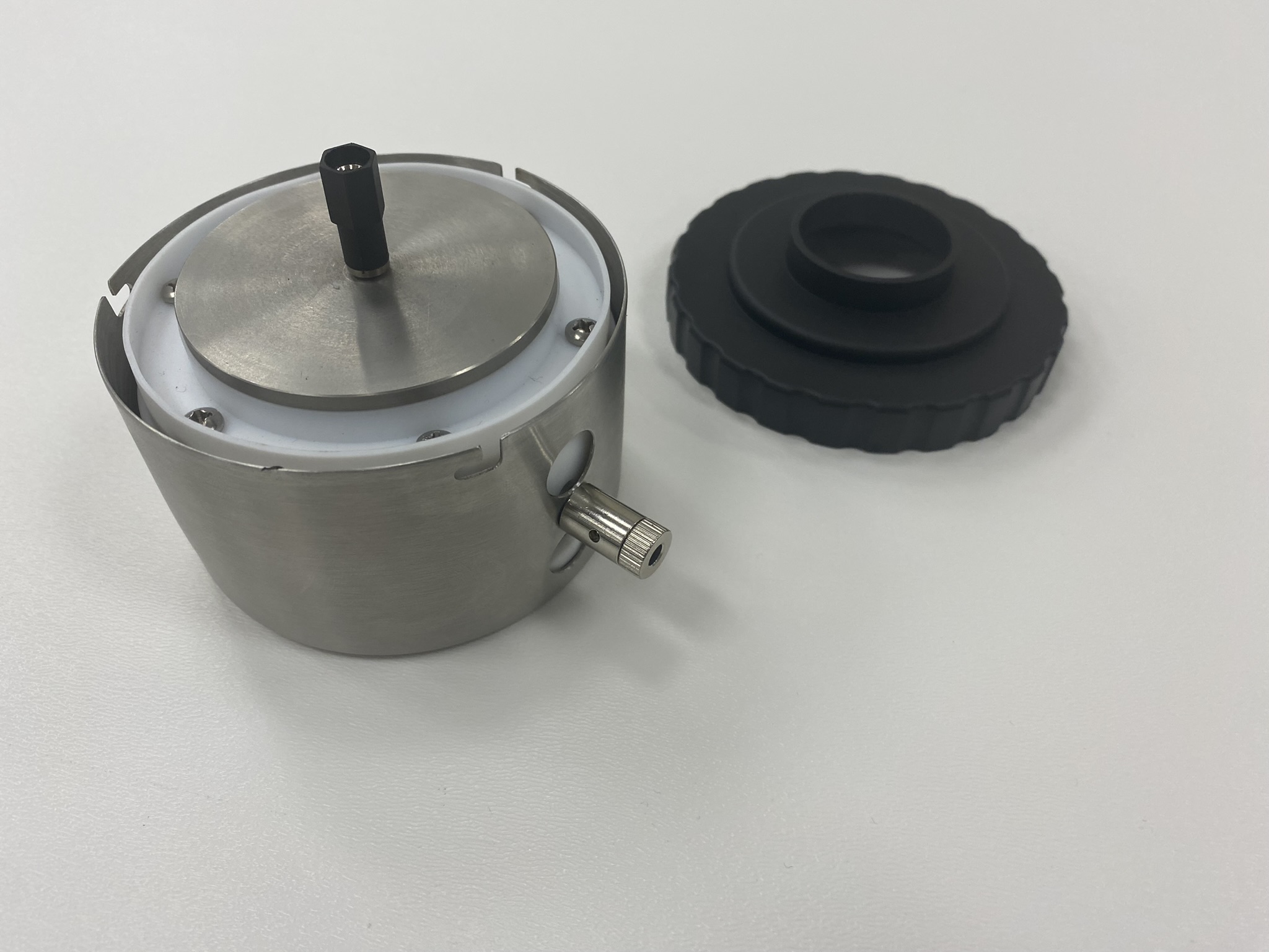 M 828 – Volume Resistivity Test Cells for Liquids and Powders